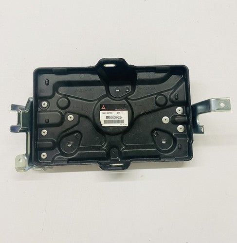 GENUINE FOR MITSUBISHI 01-06 MONTERO OEM TRAY, BATTERY MR440935