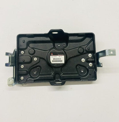 GENUINE FOR MITSUBISHI 01-06 MONTERO OEM TRAY, BATTERY MR440935