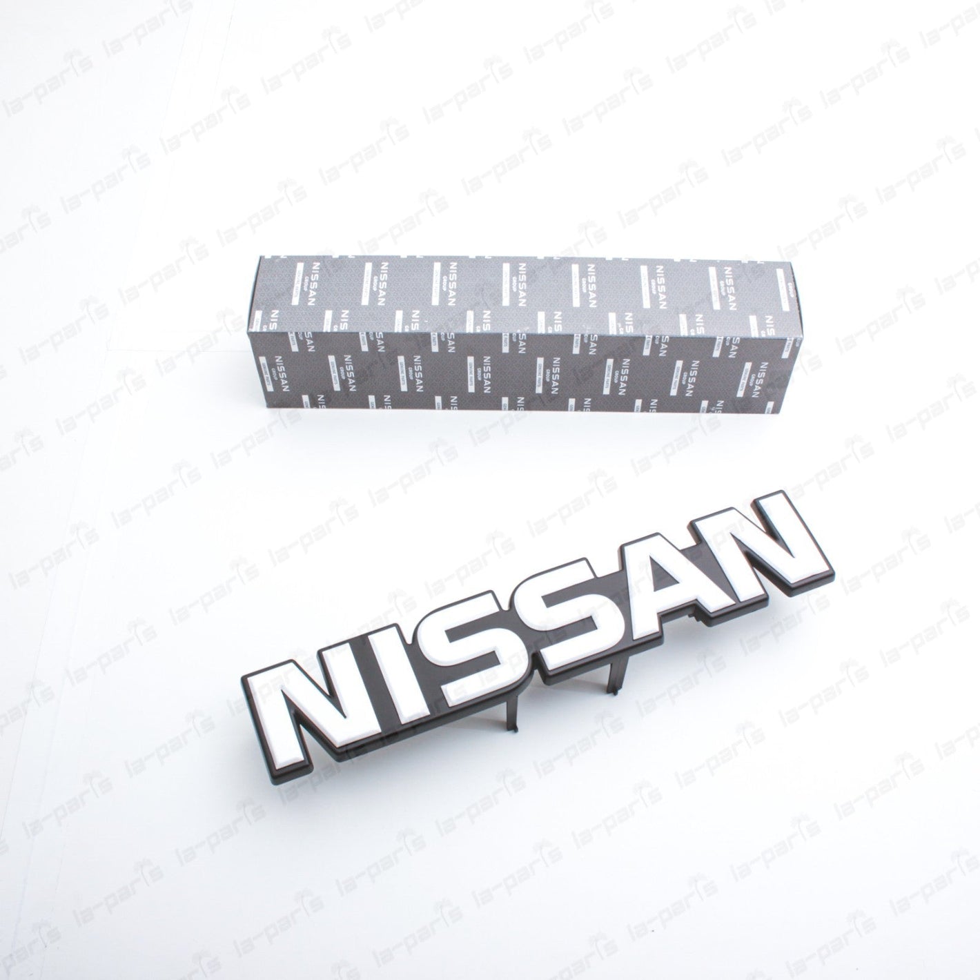 Genuine Nissan 87-99 Safari Y60 Patrol Front Radiator Grille Emblem 62890-06J00