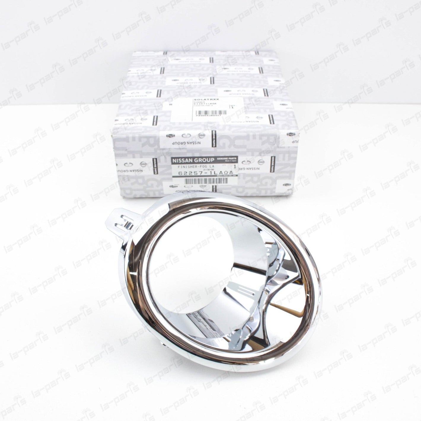 NEW GENUINE 11-15 INFINITI QX56 QX80 CHROME LH FOG LIGHT BEZEL 62257-1LA0A