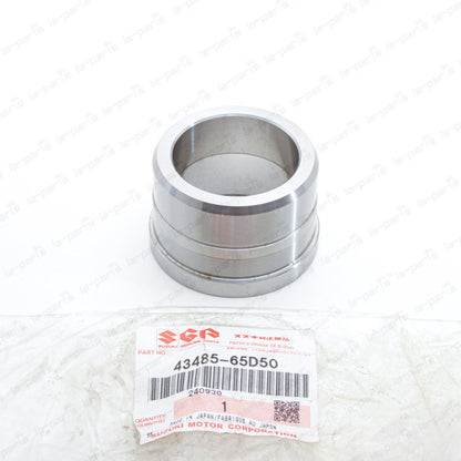 New Genuine OEM Suzuki 98-05 Grand Vitara Rear Bearing Retainer 43485-65D50