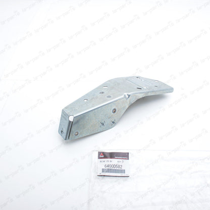New Genuine OEM Mitsubishi 14-22 Outlander Front RH Bumper Bracket 6400D582