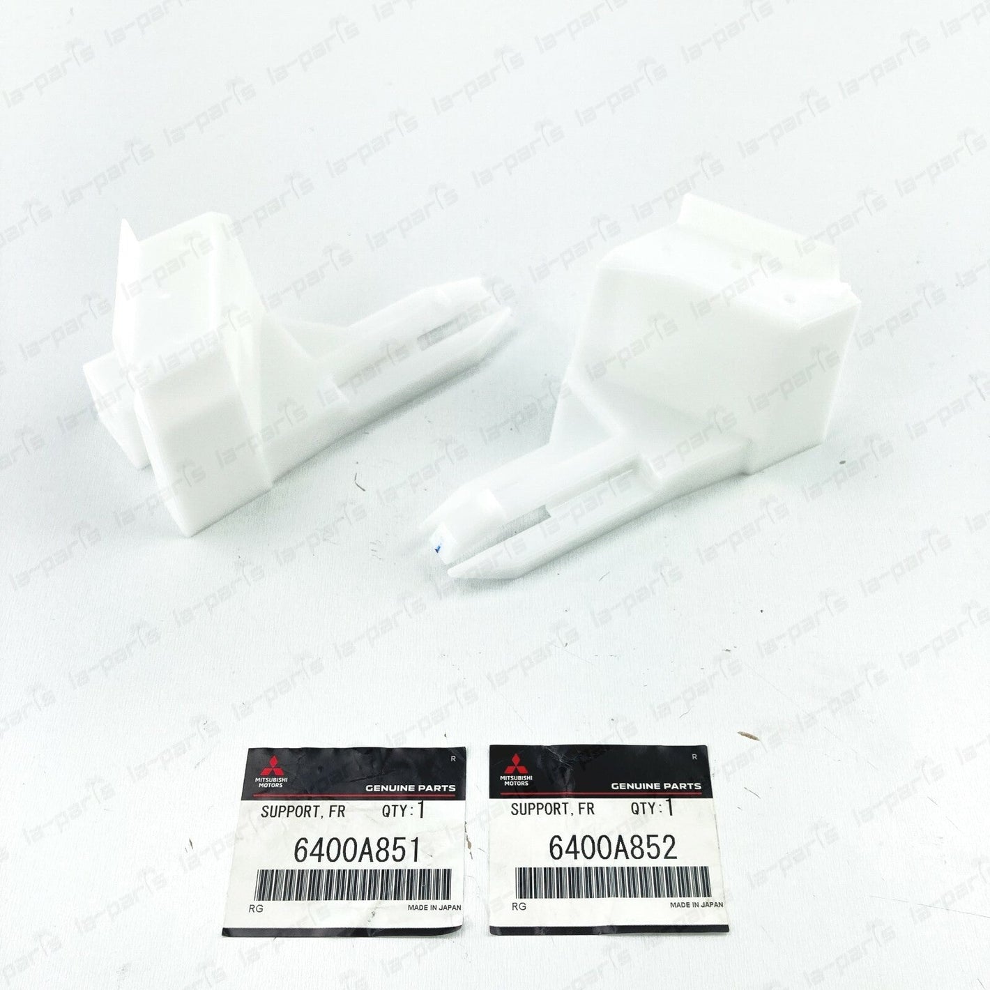 NEW GENUINE MITSUBISHI LANCER FRONT BUMPER RETAINERS SET OF 2 6400A852 6400A851