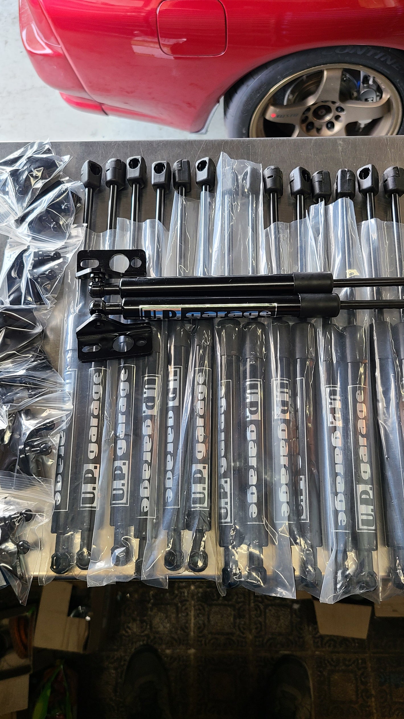 U.P.G. R33 Trunk Strut replacement kit